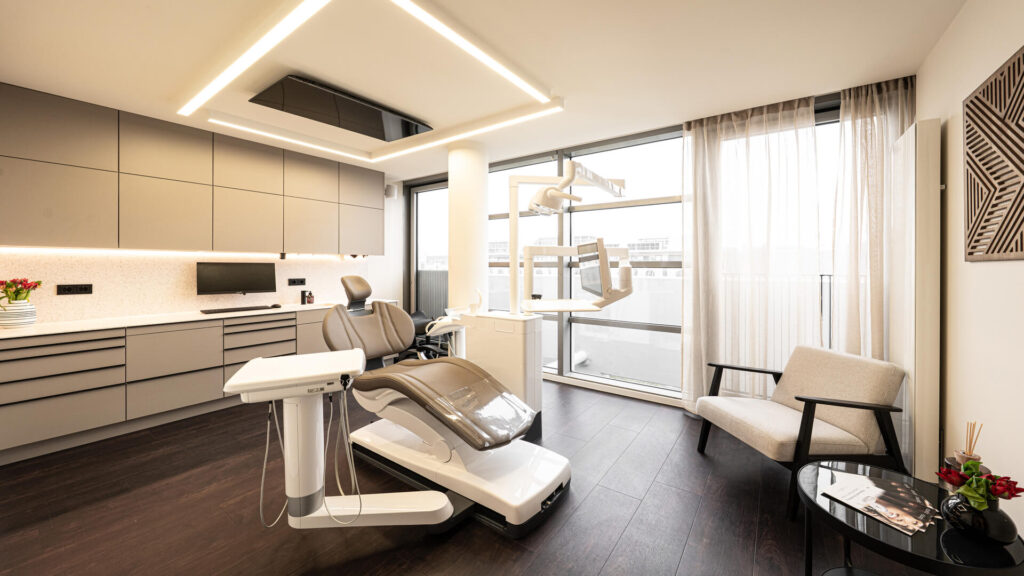 Behandlungszimmer von Feyo Dent, Zahnarztpraxis in Berlin Steglitz
